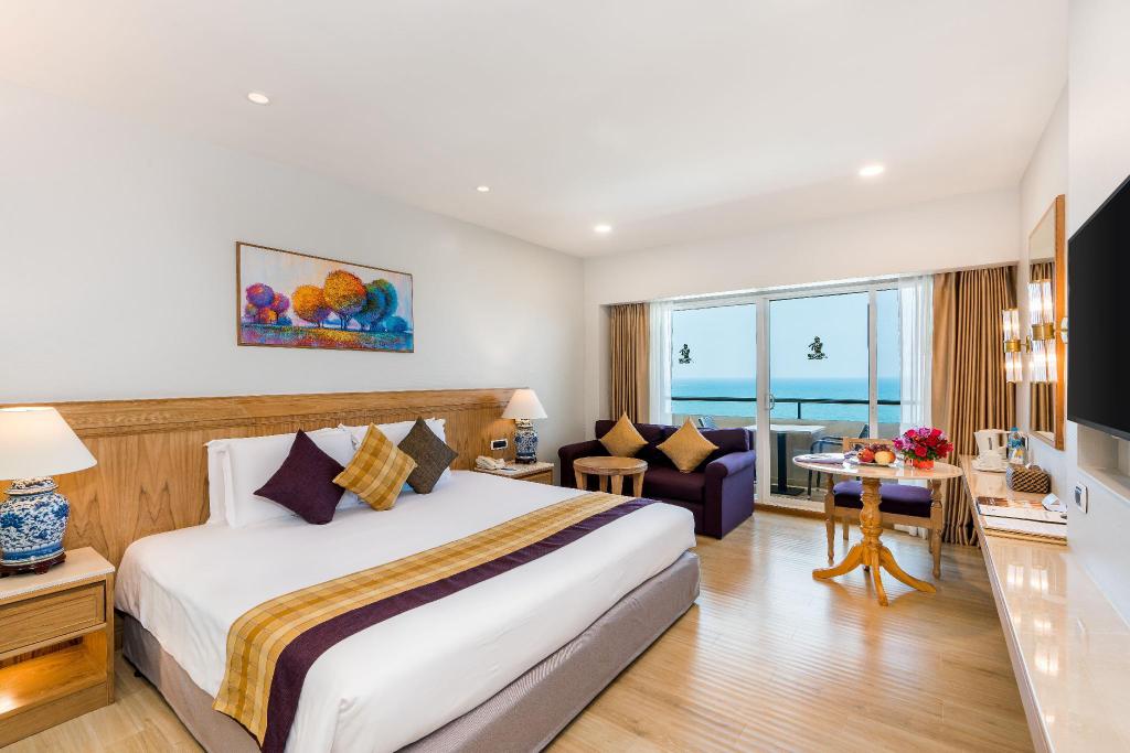 โรงแรม รอยัล คลิฟ บีช พัทยา (Royal Cliff Beach Hotel Pattaya)